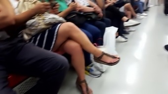 Crossed Mature Sexy Chubby Legs Feets Toes 