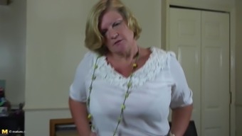 Bbw In Granny Panties And Stockings Masturbates