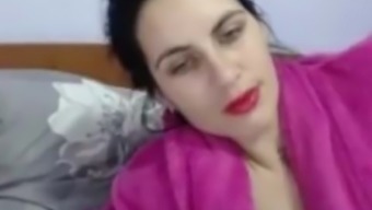 Amateur Arab Muslim Masturbates Her Islamic Pussy On Webcam