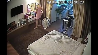 Madurita En Su Dormitorio