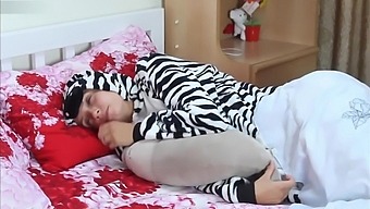 Stepdaughter Gets Fucked In Ass With Her Stepfather While Twin Sister Sleep