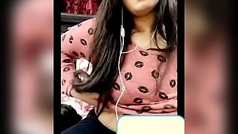 Desi Indian Cute Gf Showing Boobs To Bf Online