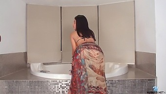 Indian Teen Reveals Herself To The Cam