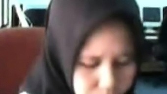 Indonesia- Ibu Jilbab Tudung Depan Webcam