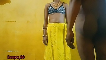 Mamta Ne Apne Padosi Ramu Se Apni Desi Chut Ka Pani Nikalaya