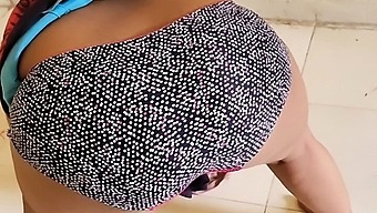 Desi Bhabhi Pocha Marate Samay Apane Sahab Se Chut Ki Chudai Ki  
