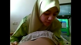 Nice Blowjob And Rimming From Green Hijab Wife