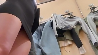 Voyeur Teen Changingroom 1/2