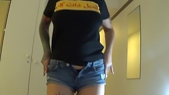 Iranian Sexy Teen- سکس ایرانی حشری با داف هلوی جیگر