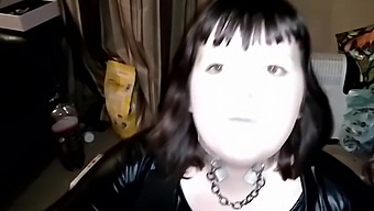 Christinexo Gothic Girl Giving Kneading Head