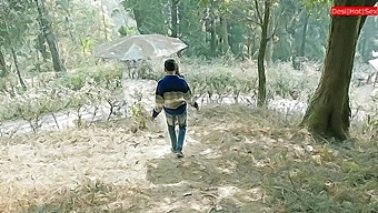 Desi Boy And Girl Having A Steamy Outdoor Sex