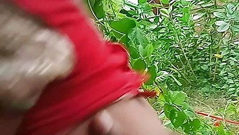 Cheating Wife Gets Her Pussy Kissed In The Great Outdoors