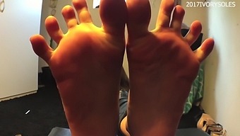 Feet Fetishists: The Feet Of An Amateur Solo Female