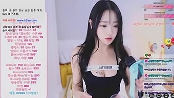 Young Korean Babe Gives A Sensual Blowjob